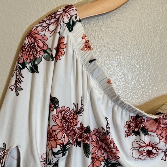 FLORAL Off the Shoulder Floral Mini Dress - Picture 3 of 10